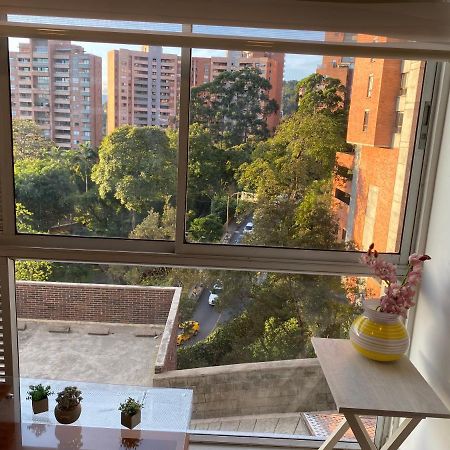 Apartasuite Moderna - En El Corazon Del Poblado Medellín Esterno foto