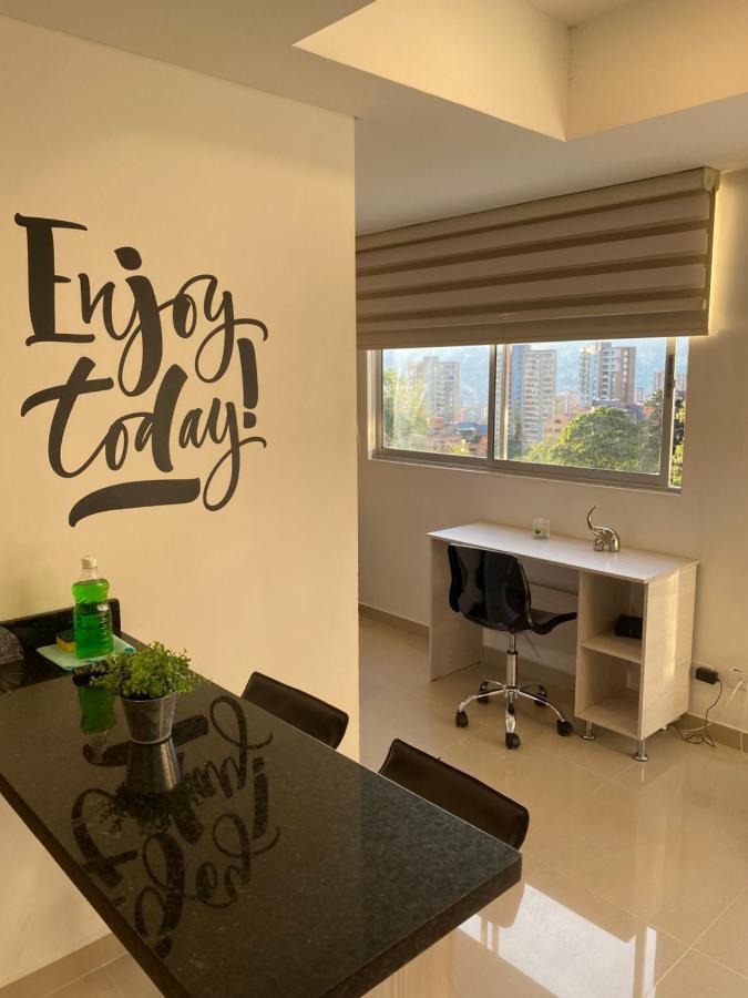 Apartasuite Moderna - En El Corazon Del Poblado Medellín Esterno foto