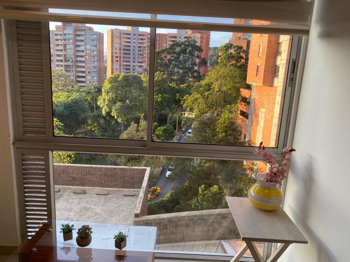 Apartasuite Moderna - En El Corazon Del Poblado Medellín Esterno foto